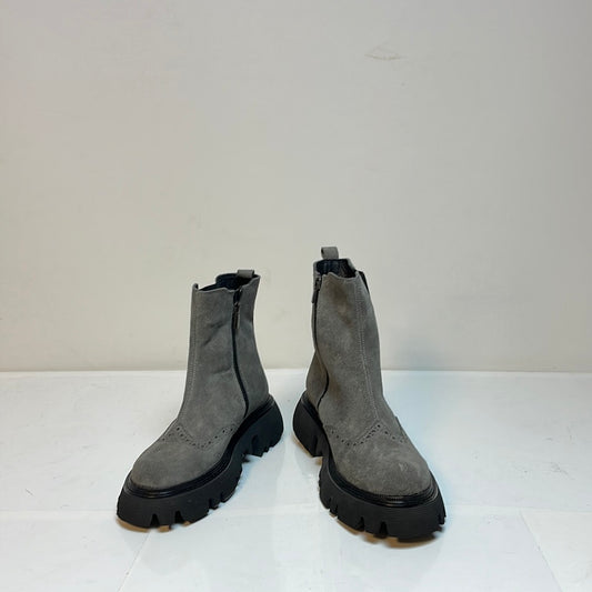 Boots- Eleganz in Grau