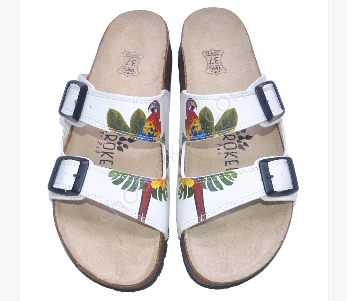 Sandalen mit Papagei-Muster